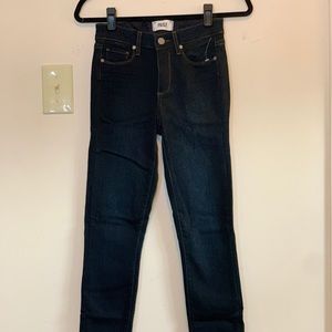 Dark skinny jegging jeans